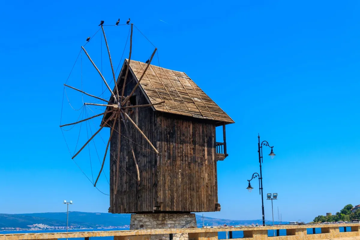 Starożytny Nesebyr - zabytkowy drewniany wiatrak (UNESCO)